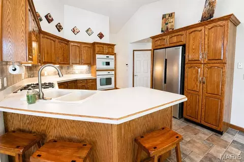 Kitchen - 128 Callaway Ct, O'fallon, IL 62269 photo 3 of 3