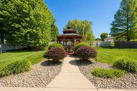Exterior - 128 Callaway Ct, O'fallon, IL 62269 photo 4 of 10