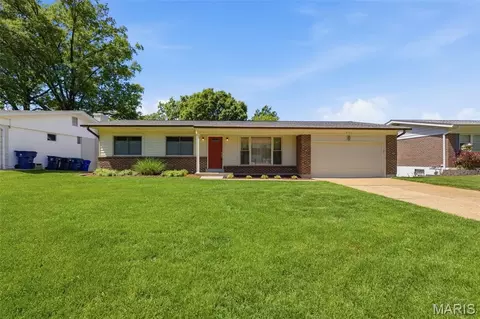 9131 Cherry Brook Ln, Crestwood, MO 63126