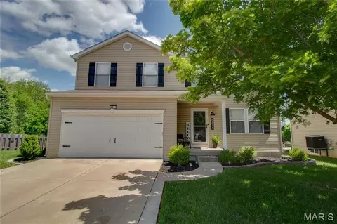 6811 Beall Ct, Godfrey, IL 62035