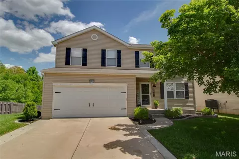 6811 Beall Ct, Godfrey, IL 62035