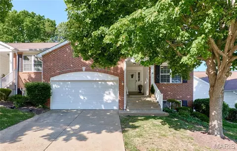 8 Hill Ridge Ct #4, Saint Charles, MO 63303