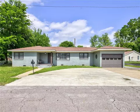 209 E Pine St, East Prairie, MO 63845