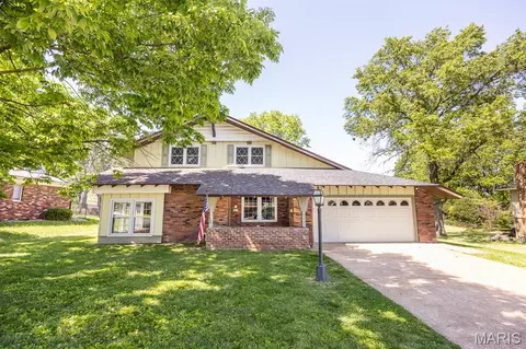 621 Harvard Dr, Edwardsville, IL 62025