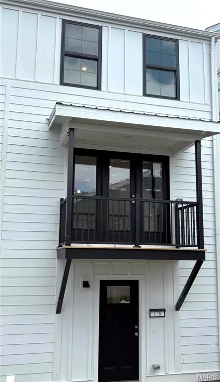 176 Canal Cottage Aly, Saint Charles, MO 63301