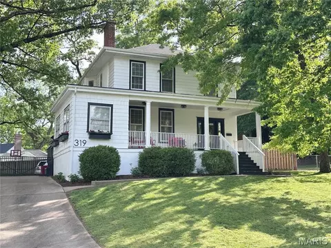 319 N Gore Ave, Webster Groves, MO 63119