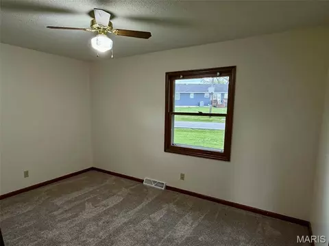 Bedroom - 4508 W Ely, Hannibal, MO 63401 photo 2 of 3