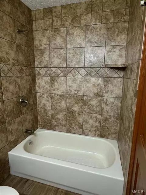 Bath - 4508 W Ely, Hannibal, MO 63401 photo 2 of 4