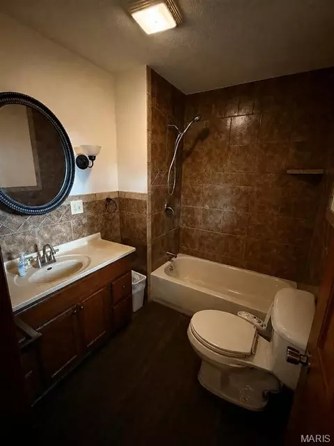 Bath - 4508 W Ely, Hannibal, MO 63401 photo 3 of 4