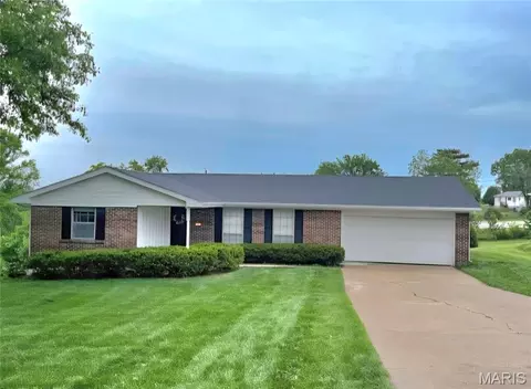 7 Countryside Dr, Saint Charles, MO 63304