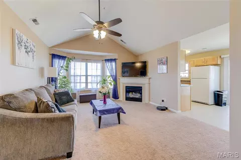 480 Benton Dr #L, Saint Peters, MO 63376
