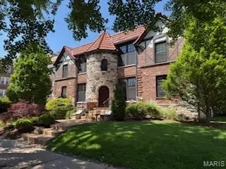 731 Westwood Dr #1S, Clayton, MO 63105