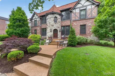 731 Westwood Dr #1S, Clayton, MO 63105