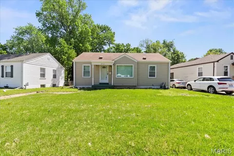 3712 Ashby Rd, Saint Ann, MO 63074