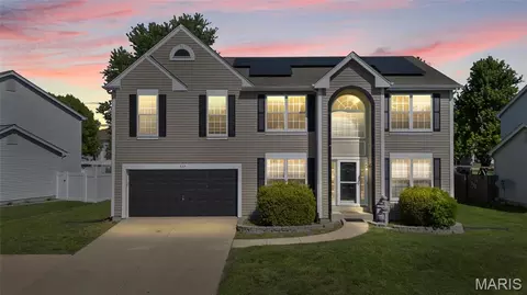 923 Holliday Dr, Fairview Heights, IL 62208