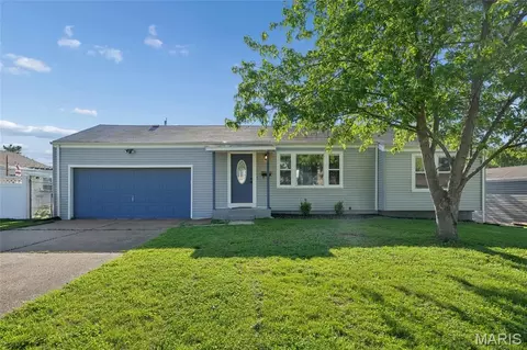 8504 Valdes Dr, Affton, MO 63123