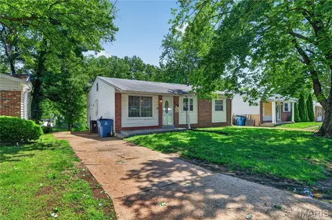 10076 Royal Dr, Saint Louis, MO 63136