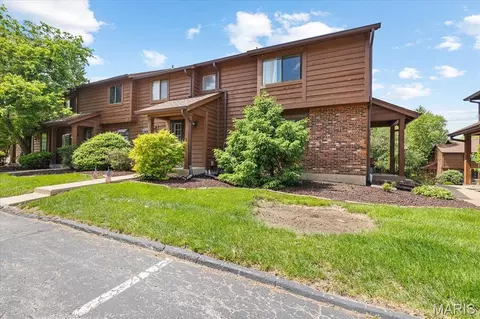 228 Cedar Grove Dr #D, Saint Charles, MO 63304