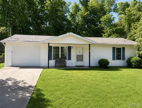 2411 Starling Dr, Jefferson City, MO 65109