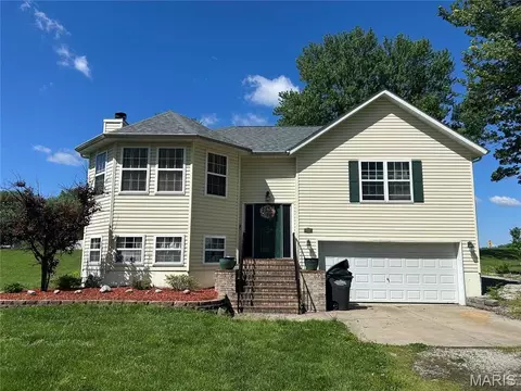130 Shore Dr, Edwardsville, IL 62025