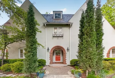 405 W Swon Ave, Webster Groves, MO 63119