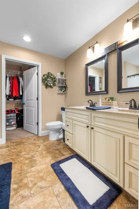 Bath - 285 Sassenach Dr, Jackson, MO 63755 photo 1 of 4