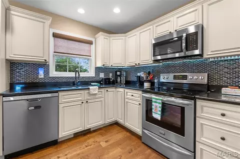 Kitchen - 285 Sassenach Dr, Jackson, MO 63755 photo 2 of 3