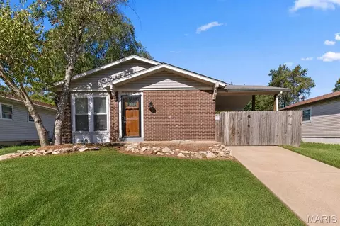 3005 Matlock Dr, Florissant, MO 63031