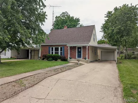 615 E Oak St, Greenville, IL 62246