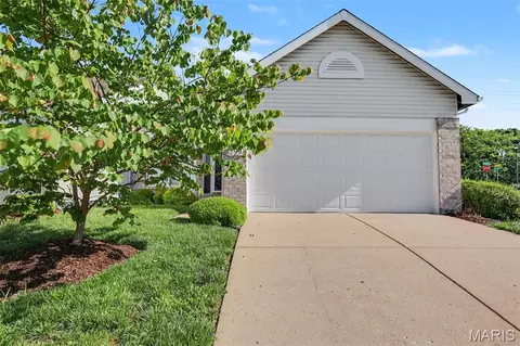 299 Arbor Place Ln, Manchester, MO 63088