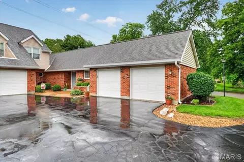 1031 Pocono Trl, Ballwin, MO 63021