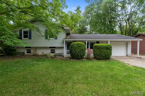 911 Odus Dr, Jackson, MO 63755