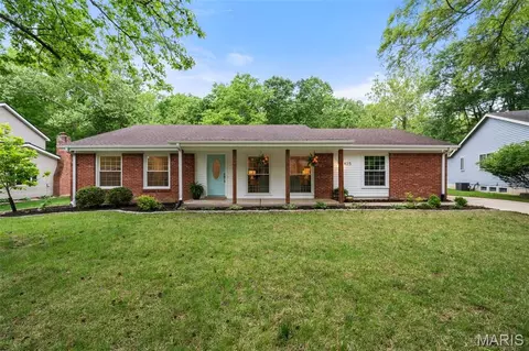 825 Windsor Gardens Ct, Ballwin, MO 63021