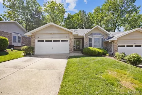 3055 Oakmont Ct, Saint Charles, MO 63301
