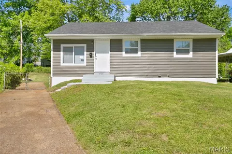 10305 Galloway Dr, Saint Louis, MO 63137