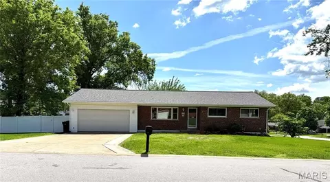 9338 Arban Dr, Crestwood, MO 63126
