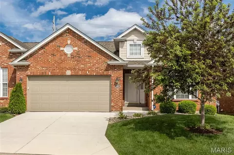 169 Tori Pines Dr, Oakville, MO 63129