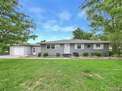 13271 Saint Rose Rd, Highland, IL 62249