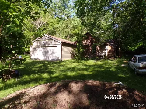 2725 Old Sugar Creek Road Rd, Fenton, MO 63026