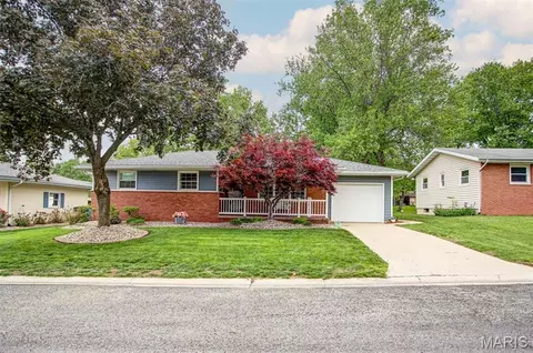 2101 Saint Michael Ct, Highland, IL 62249