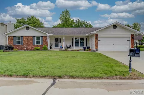602 Settlers Cir, Saint Peters, MO 63376