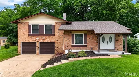 4145 Elkhart Lake Rd, Saint Charles, MO 63304