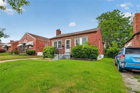 1823 Eton Ln, Saint Louis, MO 63147