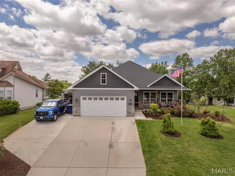 10465 Village Ln, Foristell, MO 63348