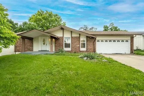 3726 Briargrove Dr, Florissant, MO 63031