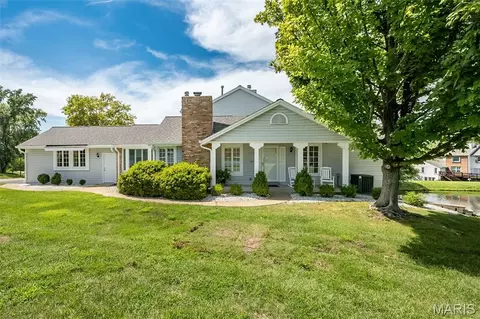 2362 Claymoor Dr, Chesterfield, MO 63017