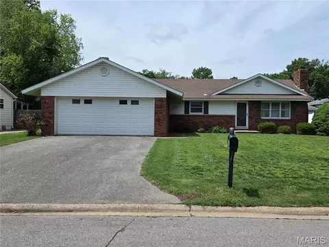 705 Linden Ln, Sikeston, MO 63801