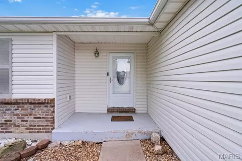 Exterior - 117 Hickory Trails Dr, Wright City, MO 63390 photo 2 of 10