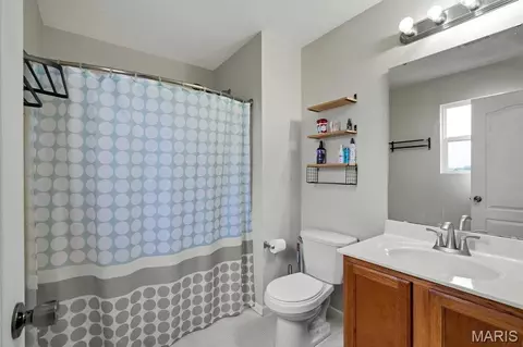 Bath - 117 Hickory Trails Dr, Wright City, MO 63390 photo 3 of 6