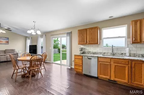 Kitchen - 117 Hickory Trails Dr, Wright City, MO 63390 photo 2 of 3